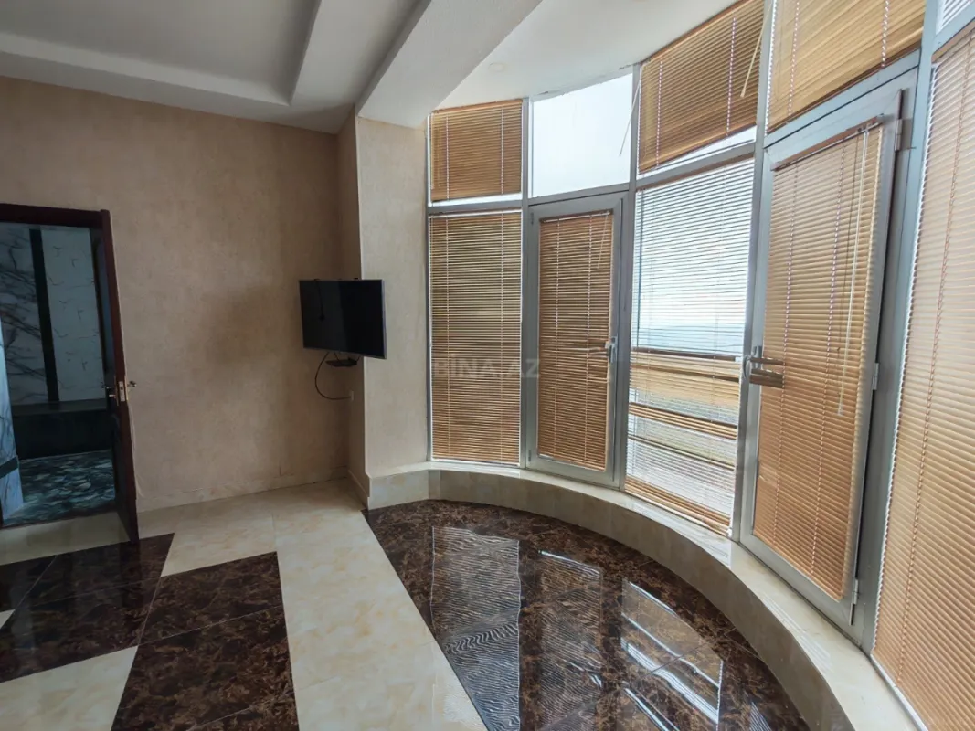 Satılır 7 otaqlı həyət evi 250 m²