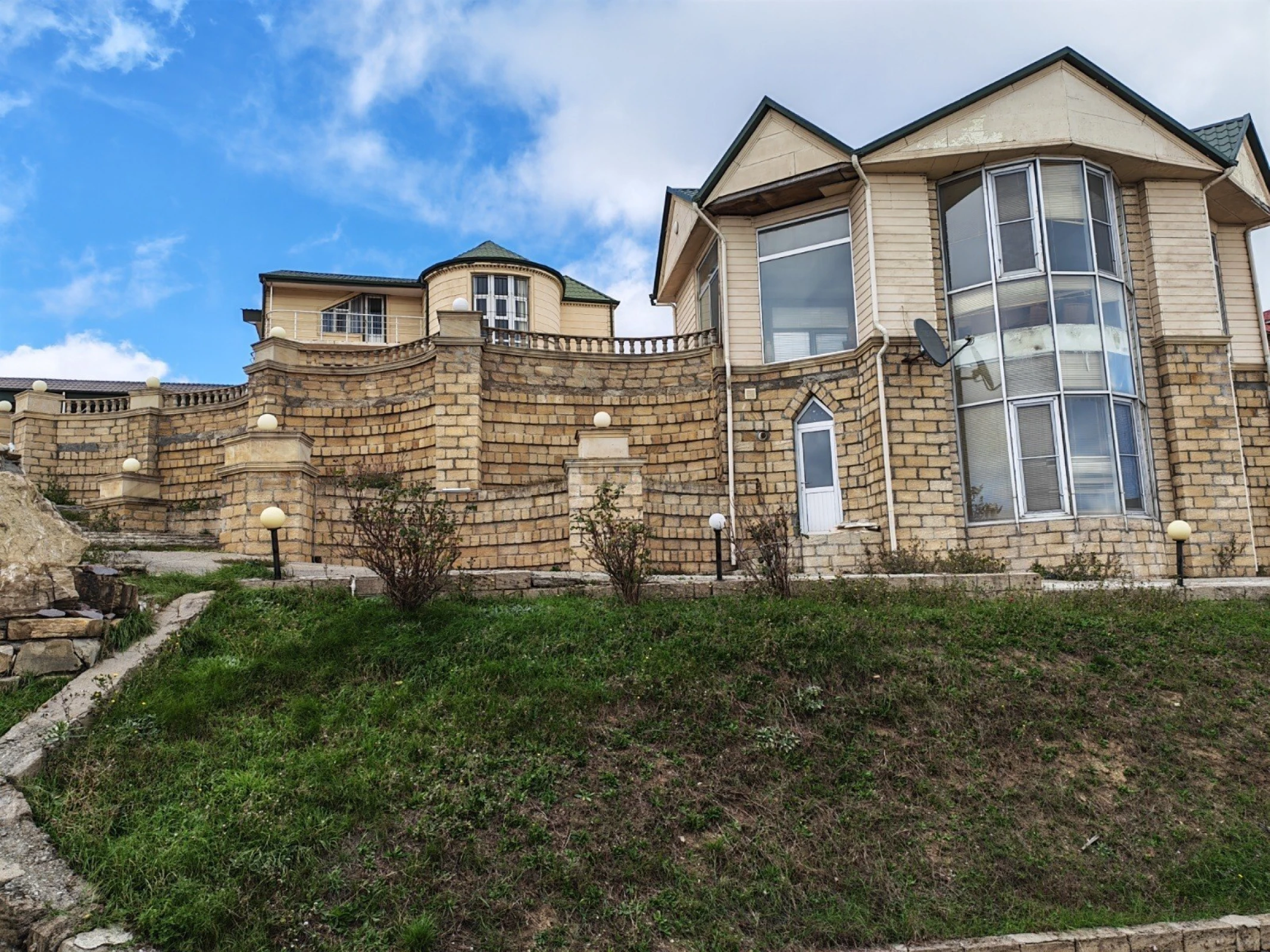 Satılır 7 otaqlı həyət evi 250 m²