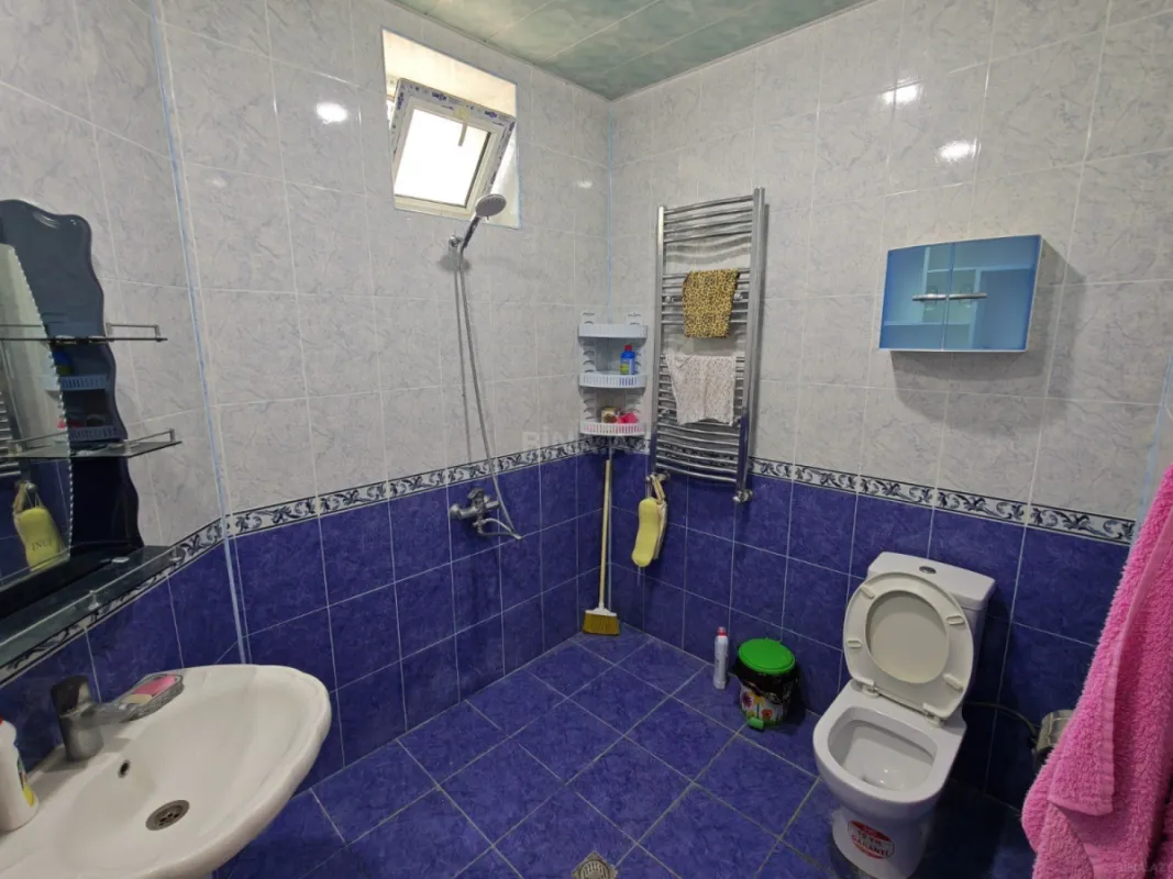 Satılır 7 otaqlı həyət evi 250 m²