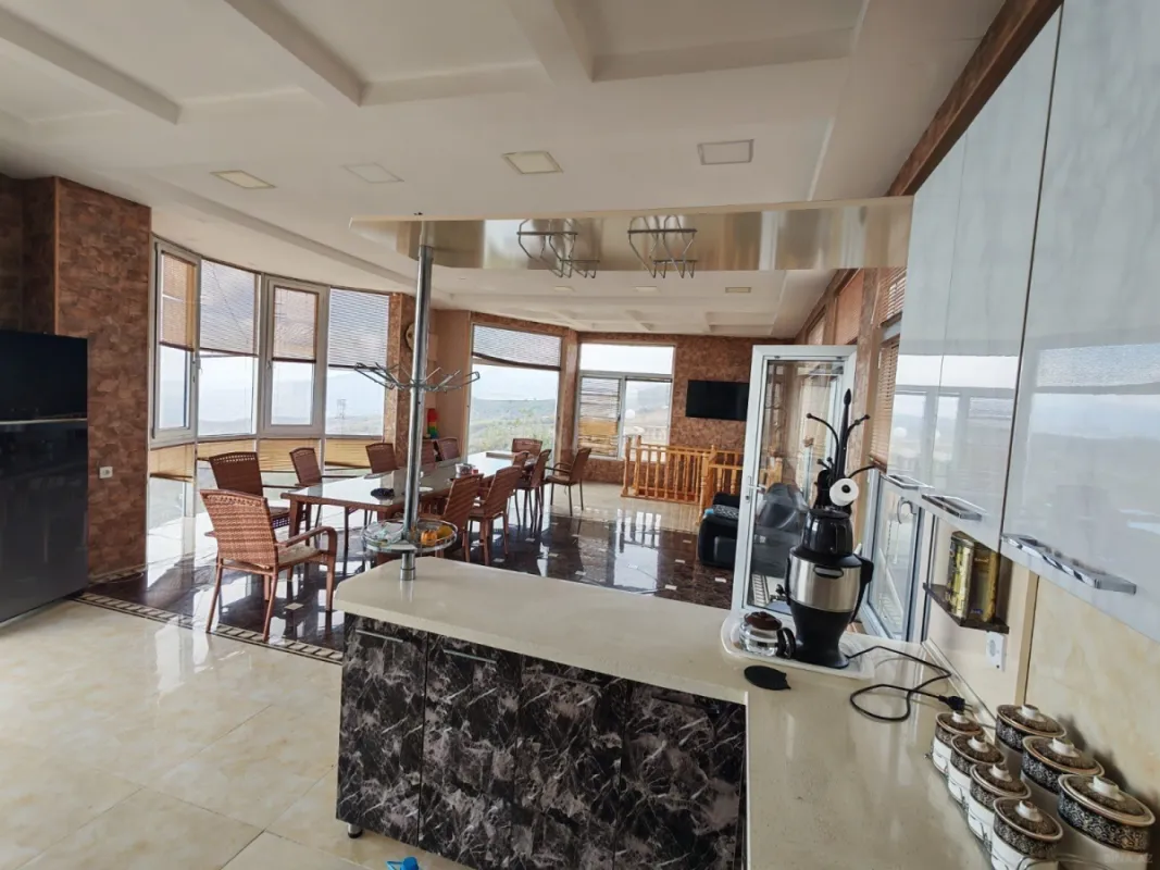 Satılır 7 otaqlı həyət evi 250 m²