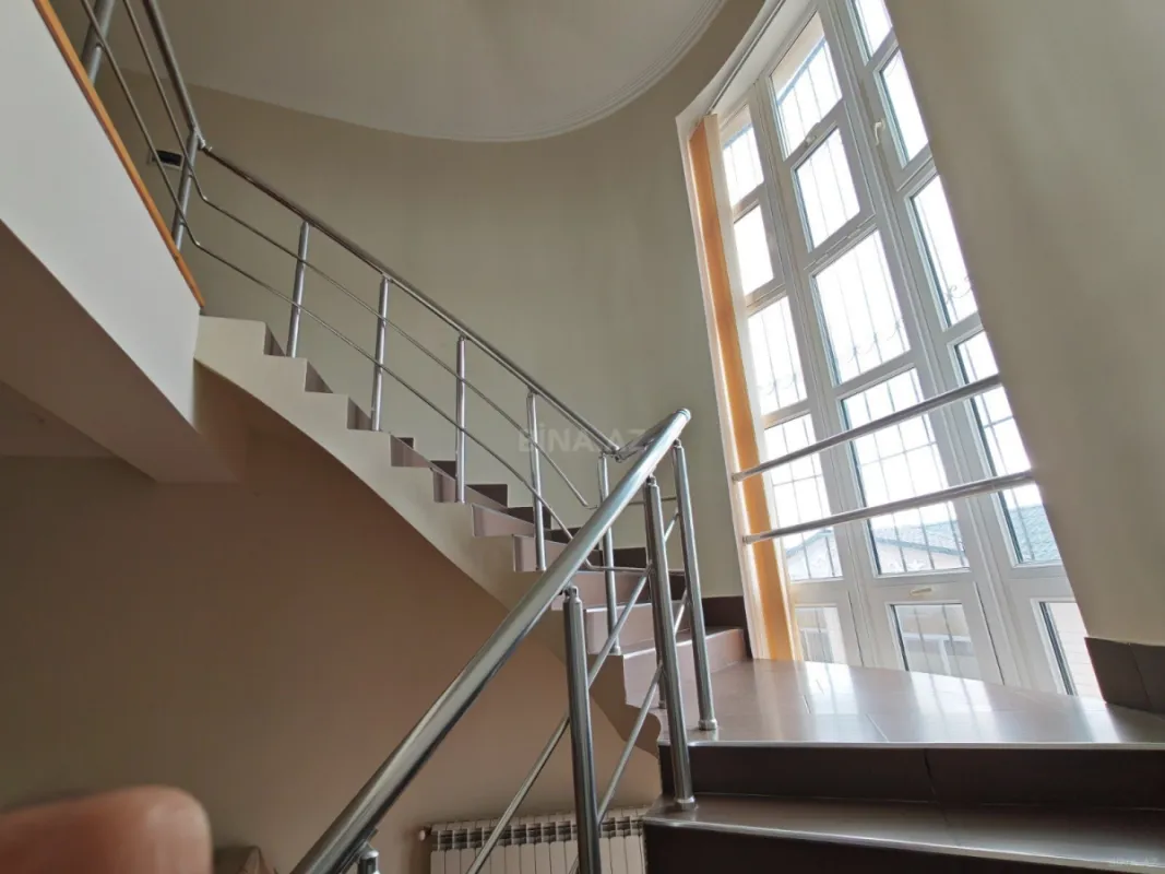 Satılır 7 otaqlı həyət evi 250 m²