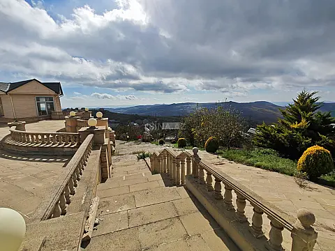 Satılır 7 otaqlı həyət evi 250 m²