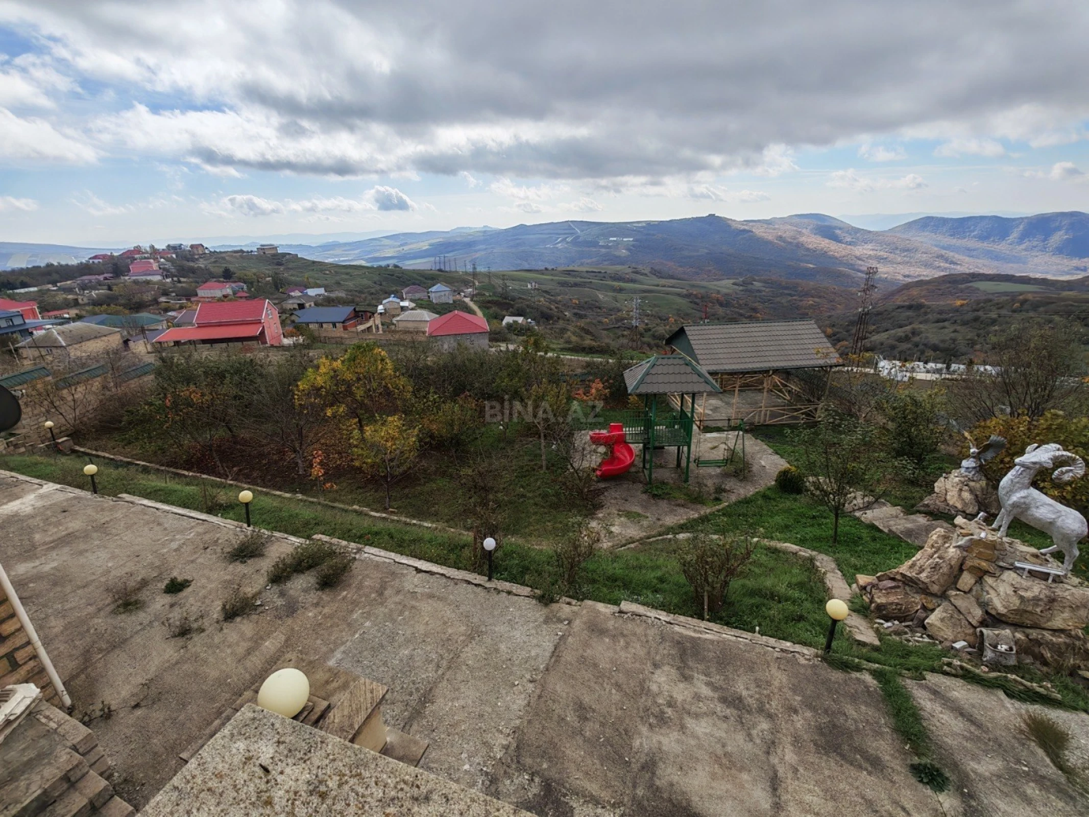 Satılır 7 otaqlı həyət evi 250 m²