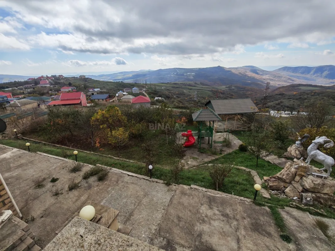 Satılır 7 otaqlı həyət evi 250 m²