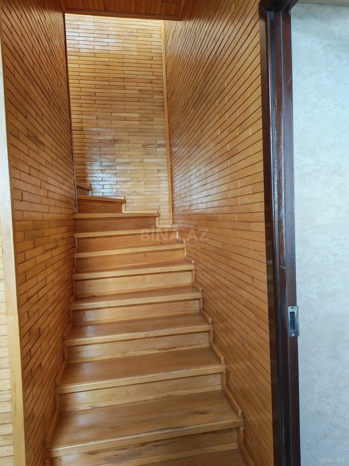 Satılır 7 otaqlı həyət evi 250 m²