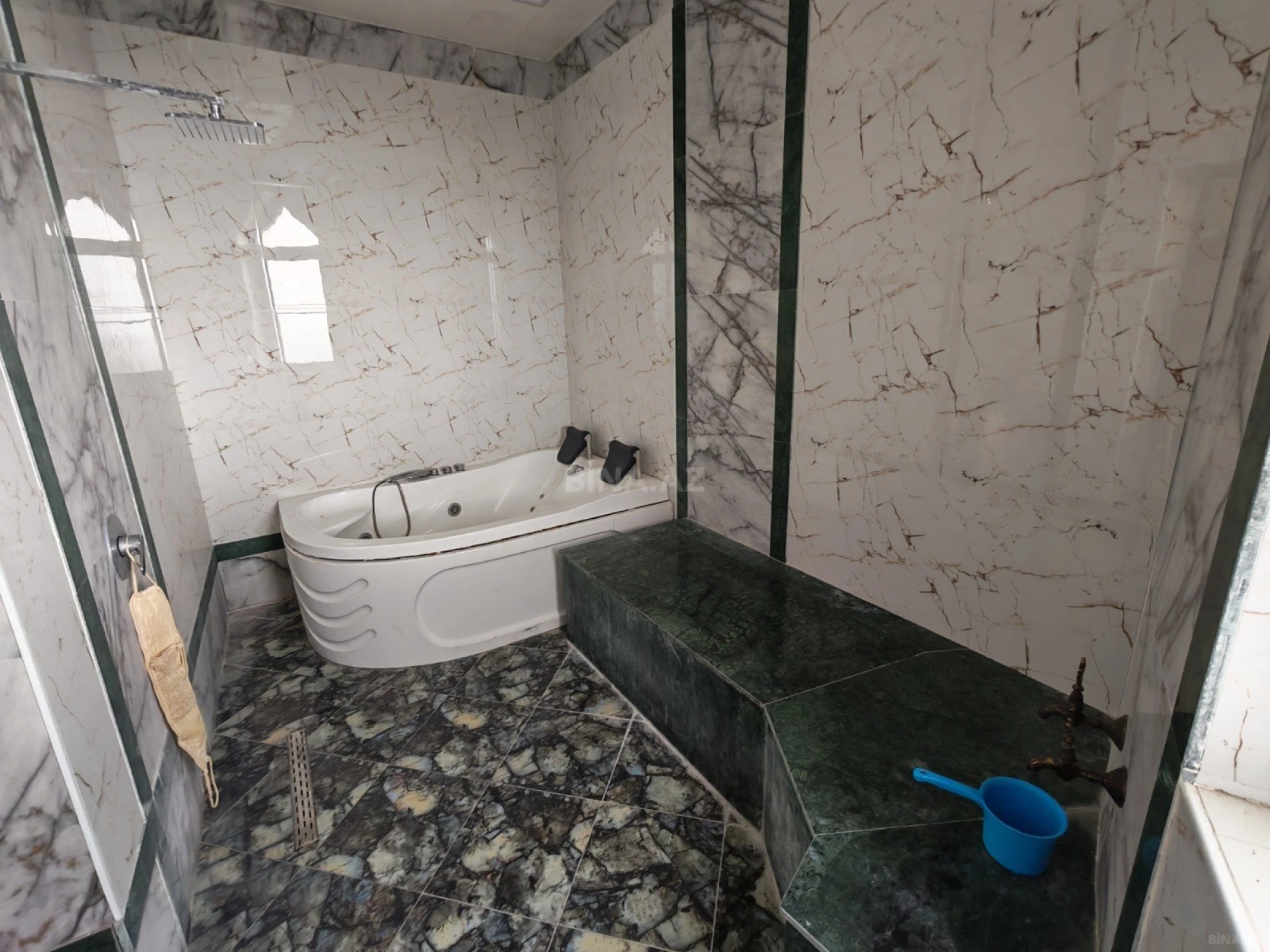 Satılır 7 otaqlı həyət evi 250 m²