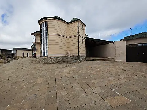 Satılır 7 otaqlı həyət evi 250 m²