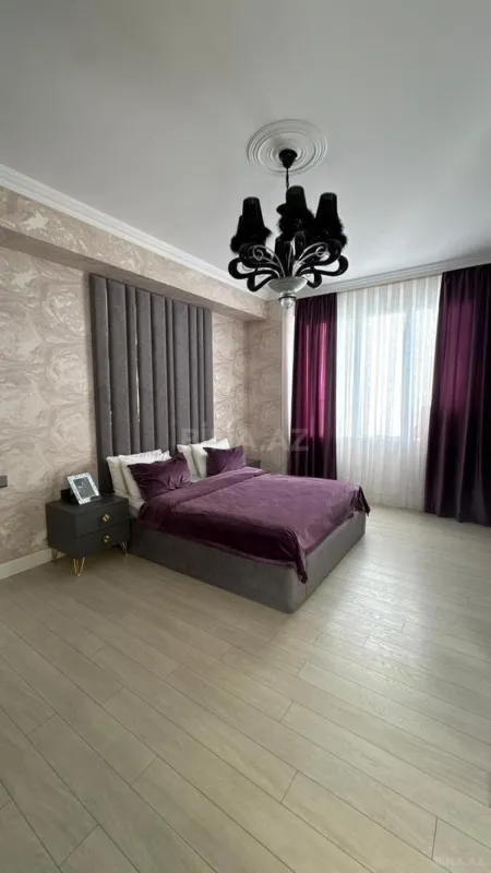Satılır 3 otaqlı mənzil 135 m²