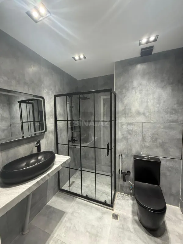 Satılır 3 otaqlı mənzil 135 m²