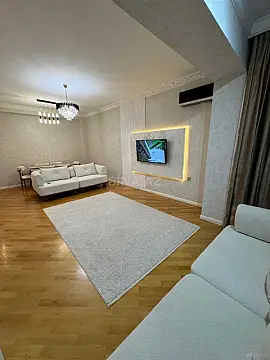 Satılır 3 otaqlı mənzil 135 m²