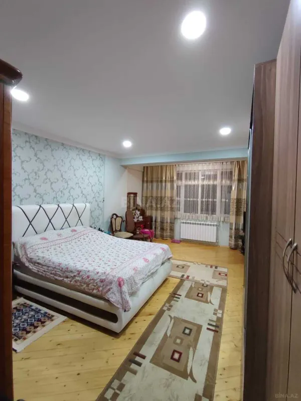 Satılır 3 otaqlı mənzil 144 m²