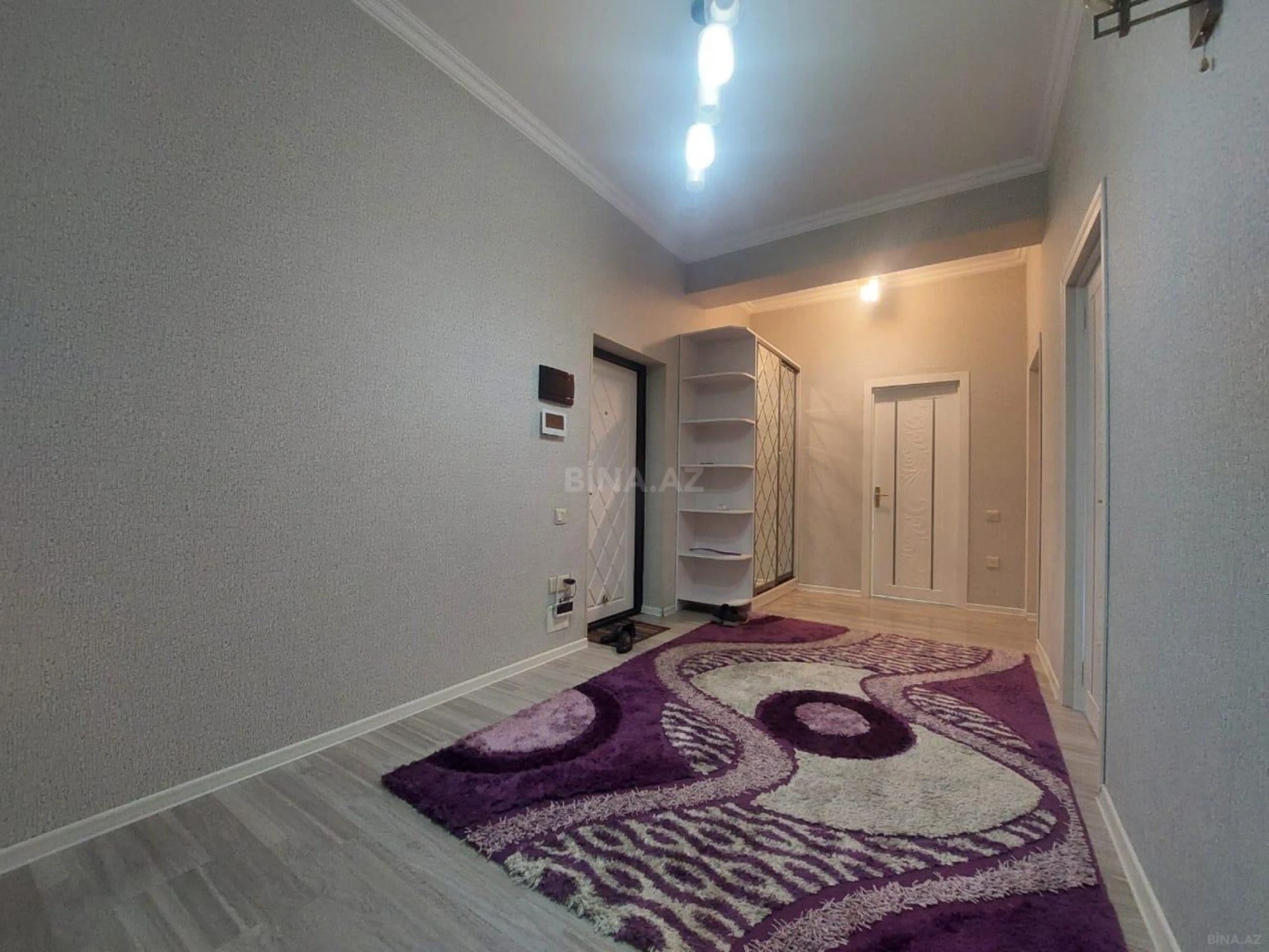 Kirayə verilir 2 otaqlı mənzil 95 m²