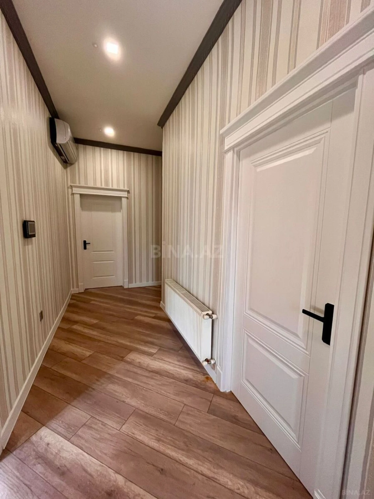 Satılır 10 otaqlı həyət evi 750 m²