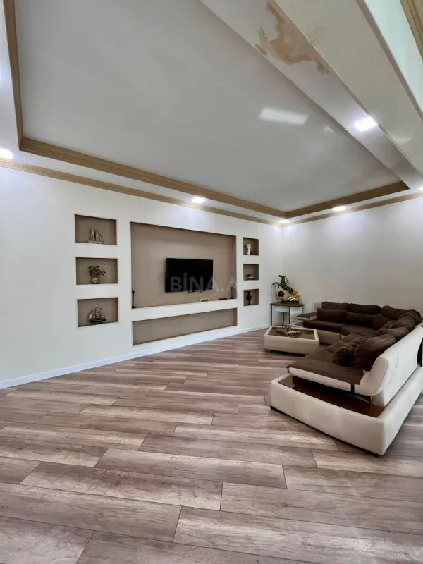 Satılır 10 otaqlı həyət evi 750 m²