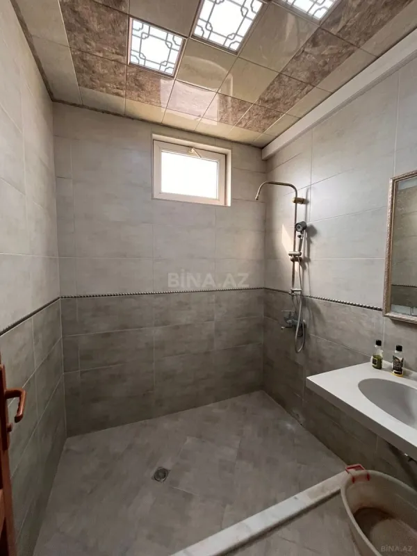 Satılır 10 otaqlı həyət evi 750 m²
