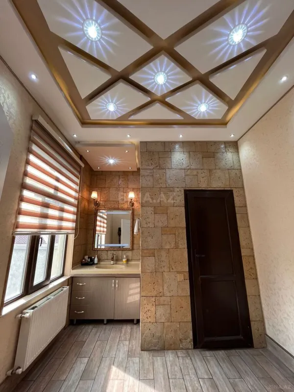 Satılır 10 otaqlı həyət evi 750 m²