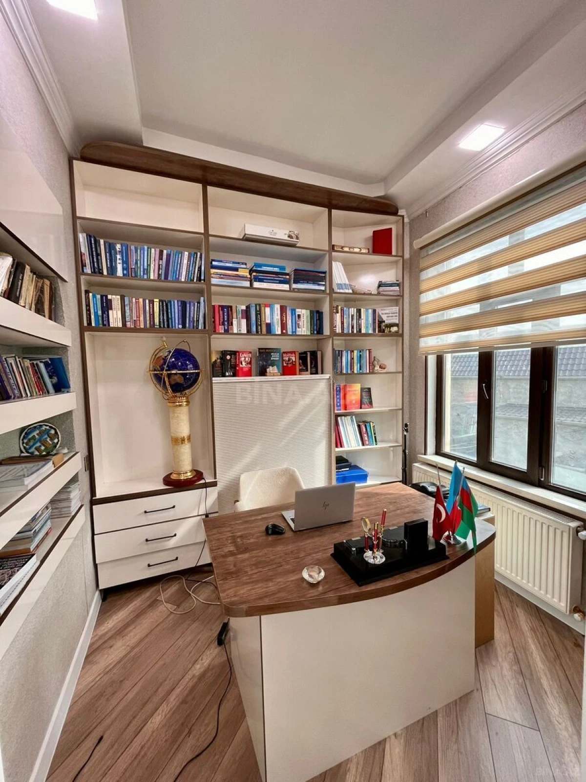 Satılır 10 otaqlı həyət evi 750 m²