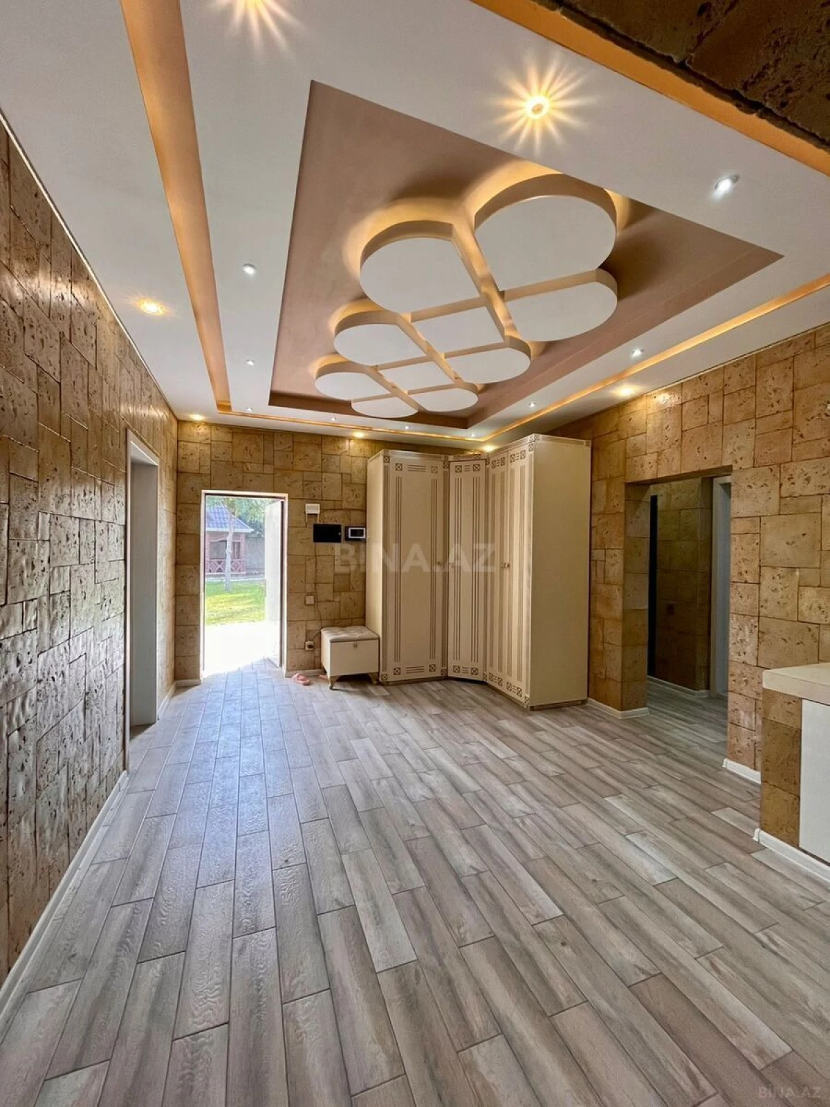 Satılır 10 otaqlı həyət evi 750 m²