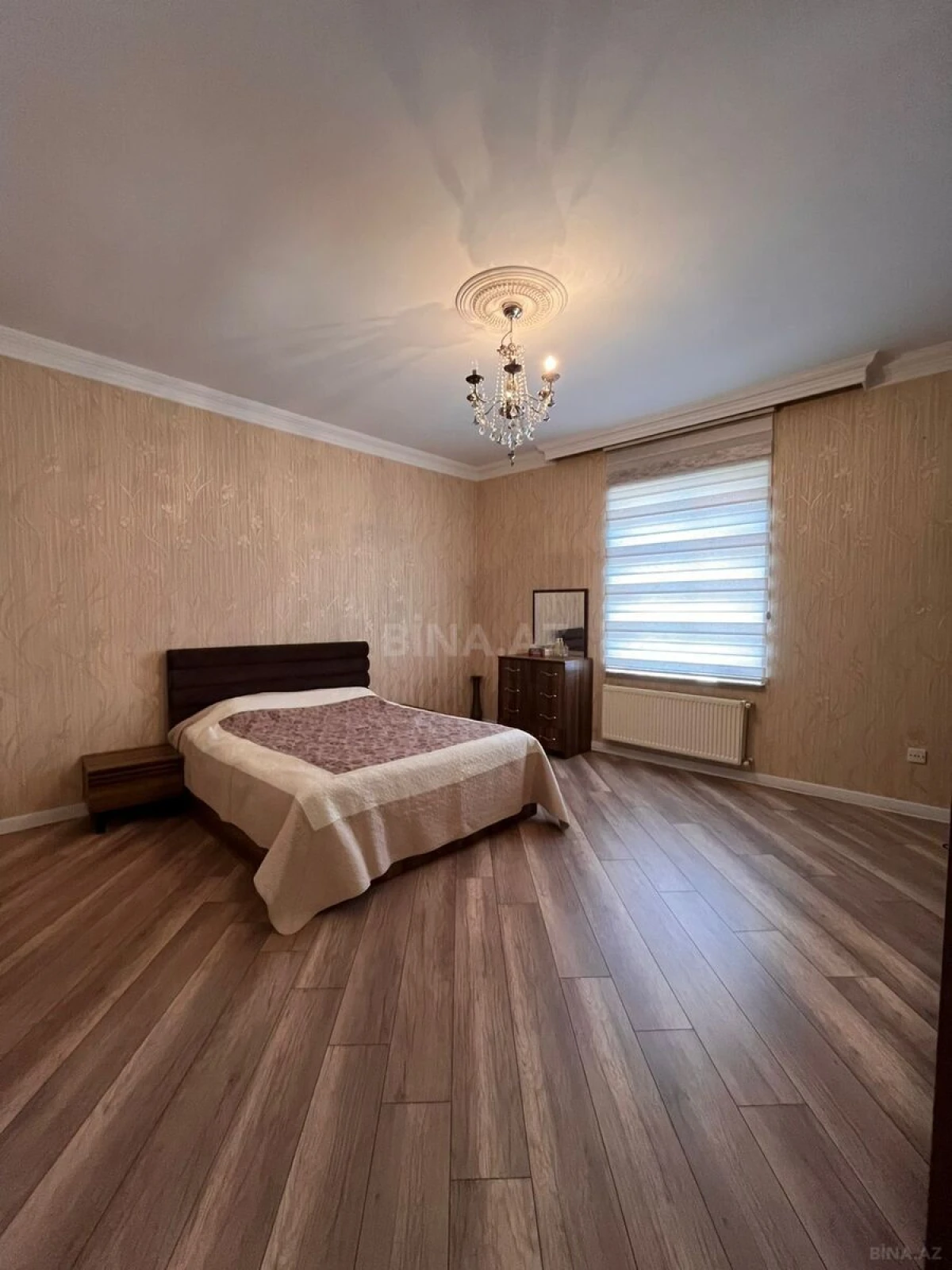 Satılır 10 otaqlı həyət evi 750 m²