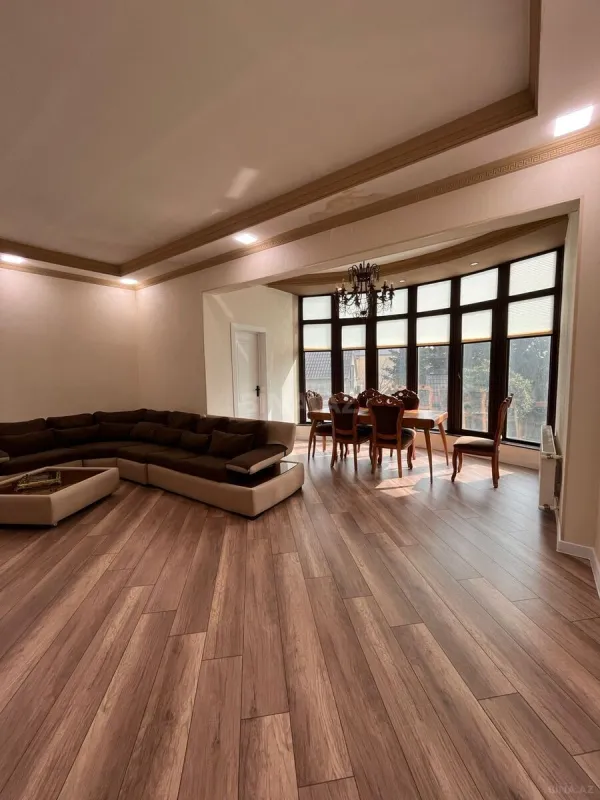 Satılır 10 otaqlı həyət evi 750 m²