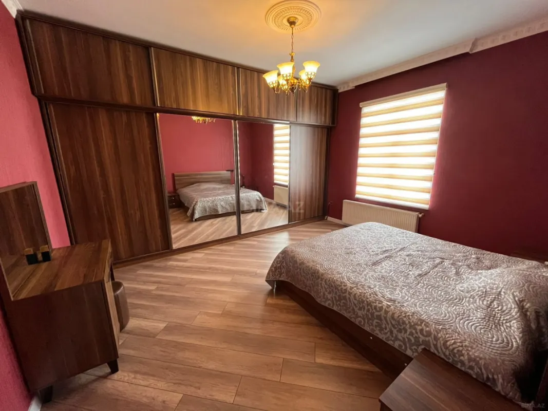 Satılır 10 otaqlı həyət evi 750 m²