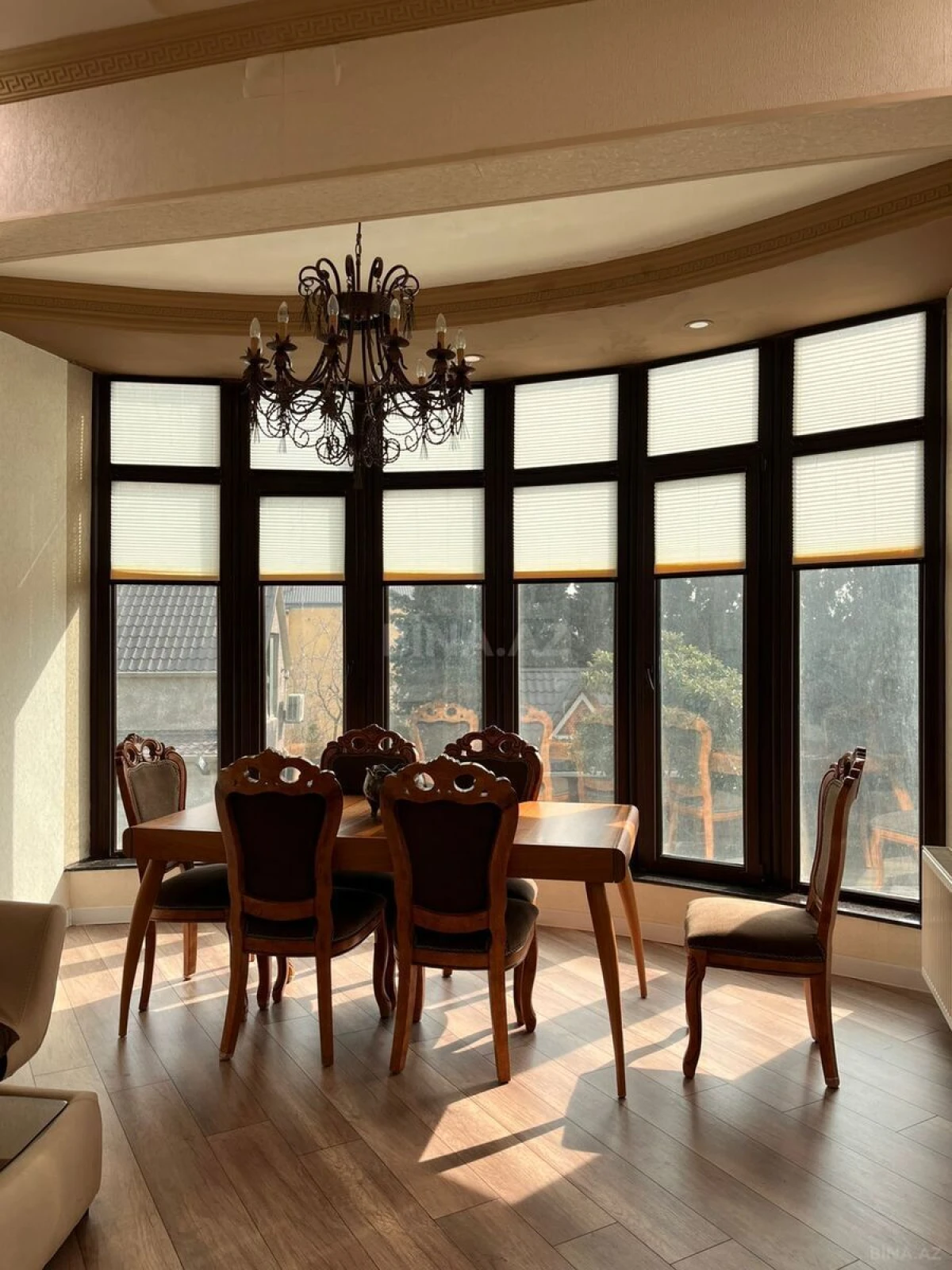 Satılır 10 otaqlı həyət evi 750 m²