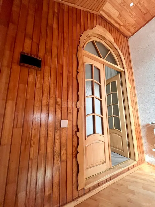Satılır 10 otaqlı həyət evi 750 m²