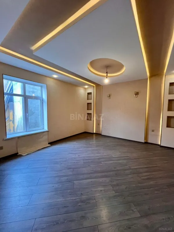 Satılır 10 otaqlı həyət evi 750 m²