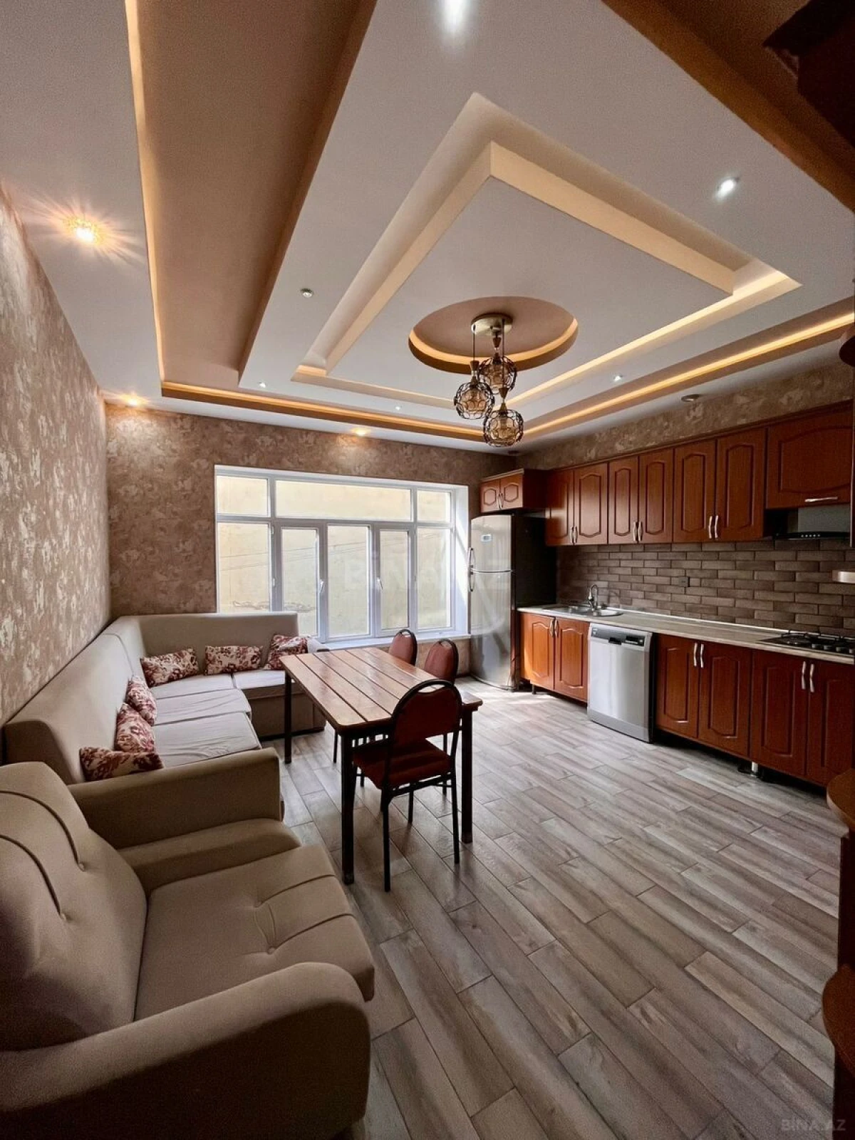 Satılır 10 otaqlı həyət evi 750 m²