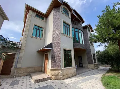 Satılır 10 otaqlı həyət evi 750 m²
