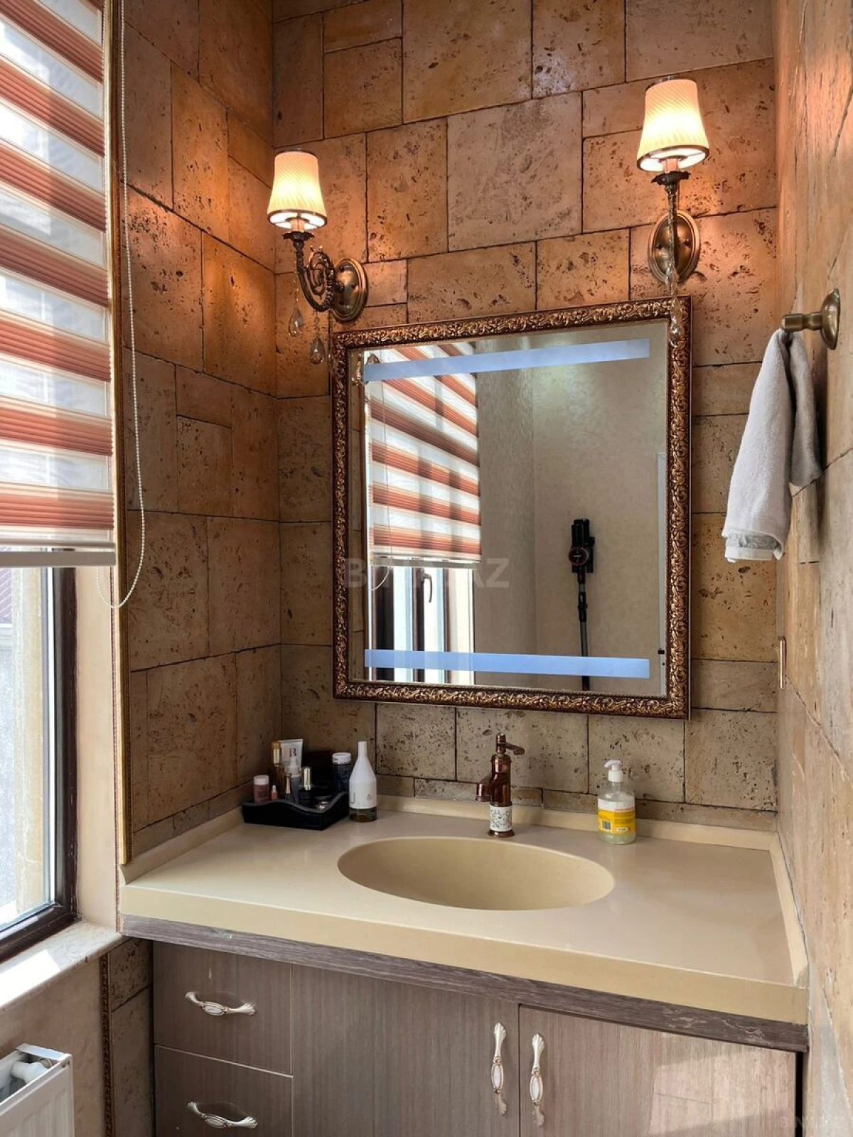 Satılır 10 otaqlı həyət evi 750 m²