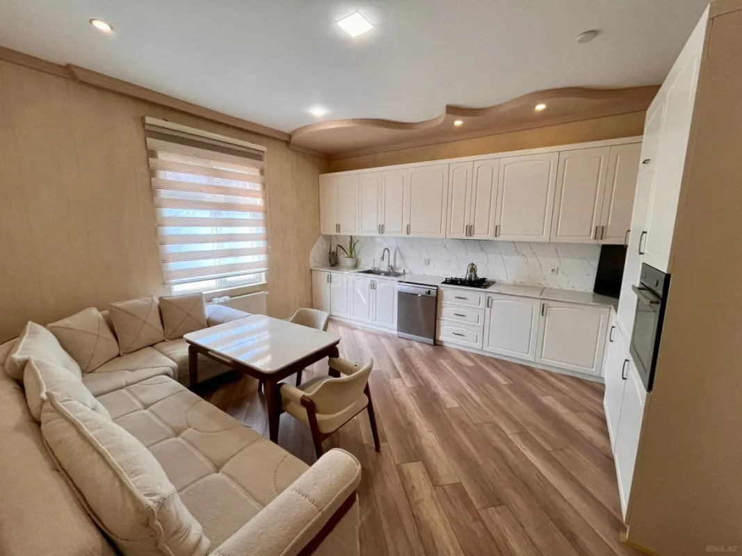 Satılır 10 otaqlı həyət evi 750 m²