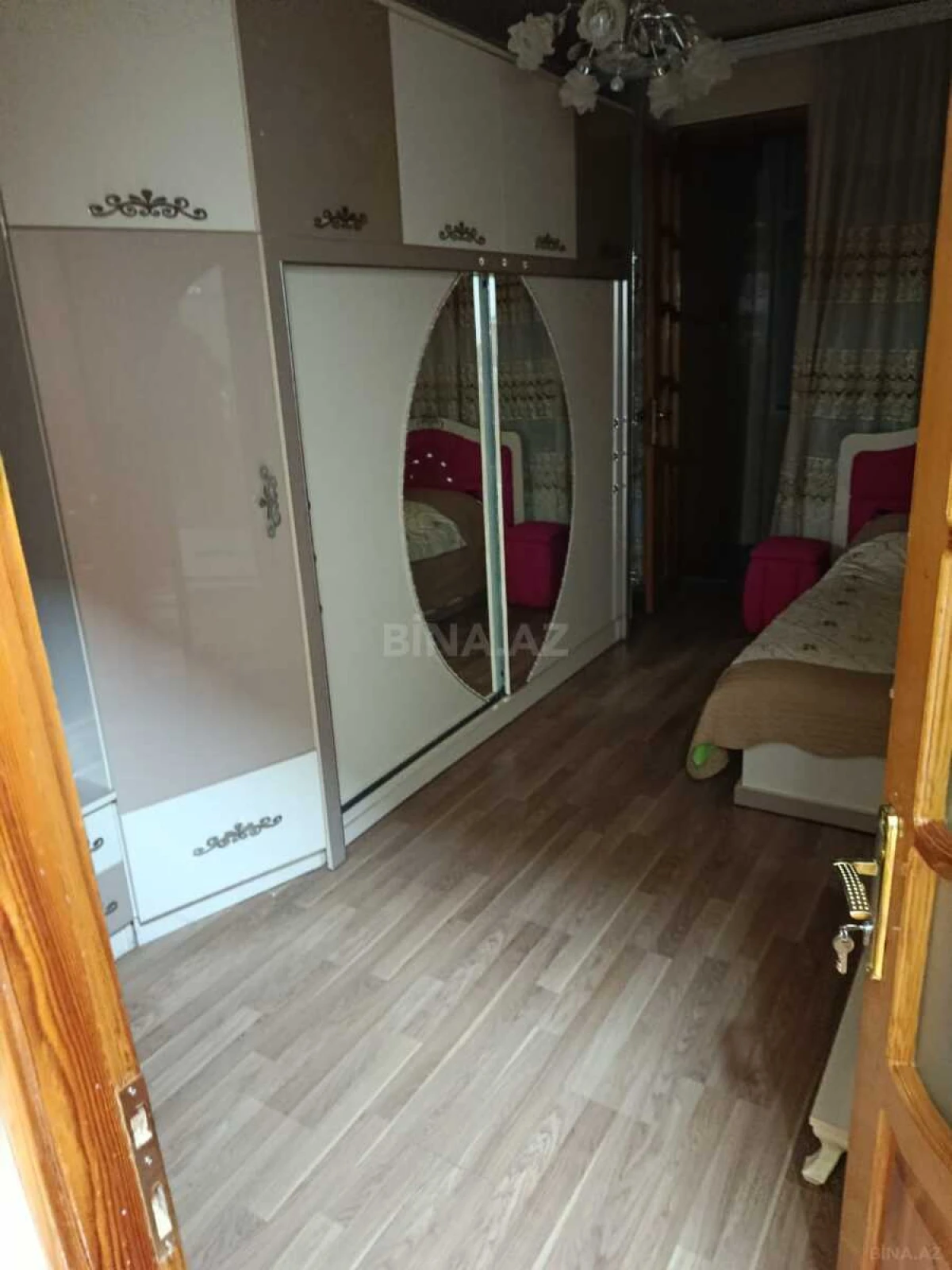 Satılır 4 otaqlı mənzil 96 m²