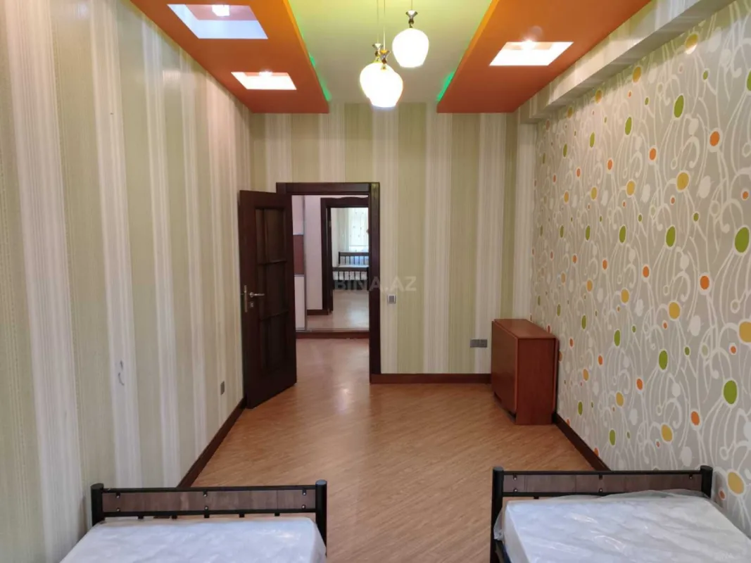 Satılır 3 otaqlı mənzil 121 m²