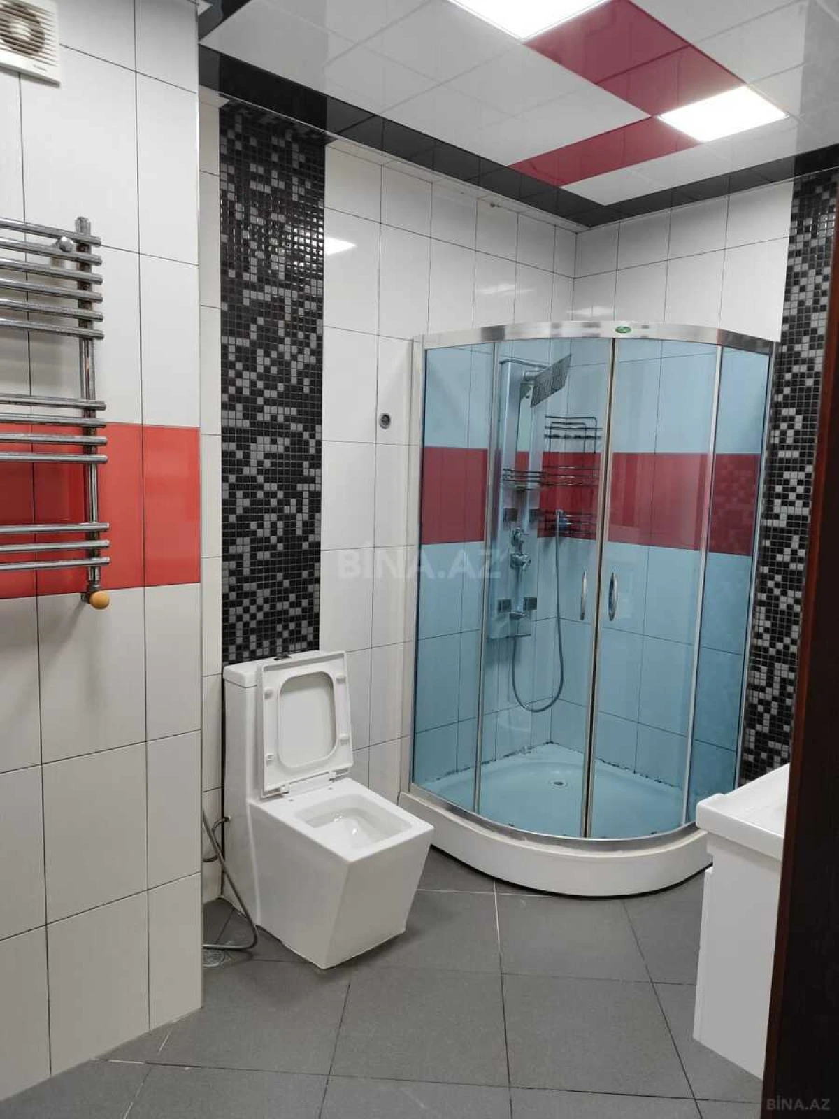 Satılır 3 otaqlı mənzil 121 m²