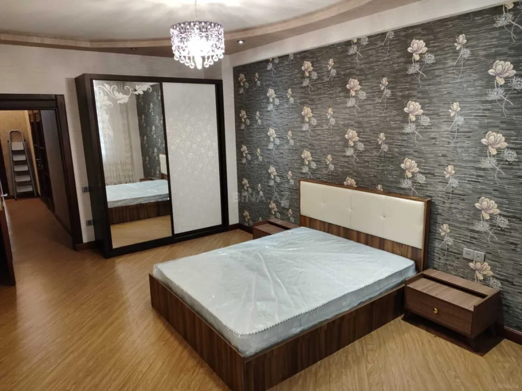 Satılır 3 otaqlı mənzil 121 m²