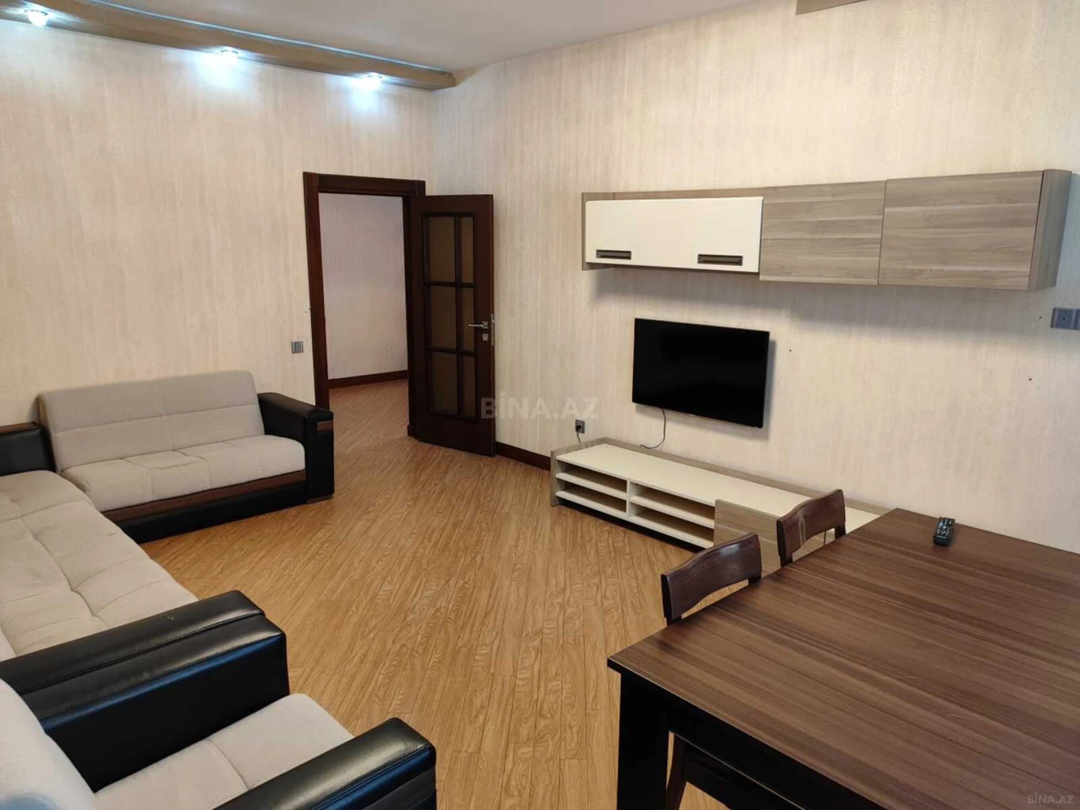 Satılır 3 otaqlı mənzil 121 m²