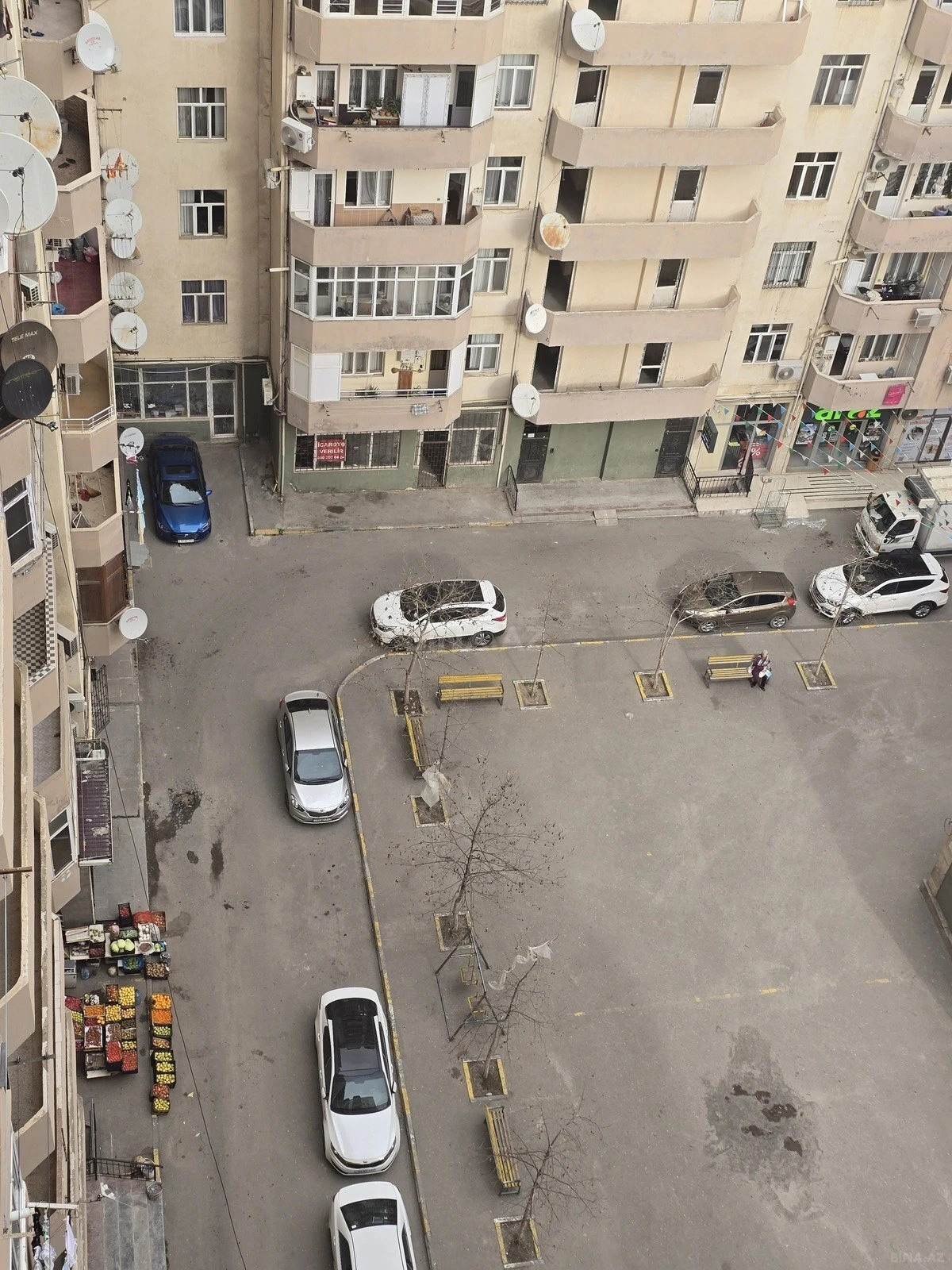 Satılır 3 otaqlı mənzil 121 m²