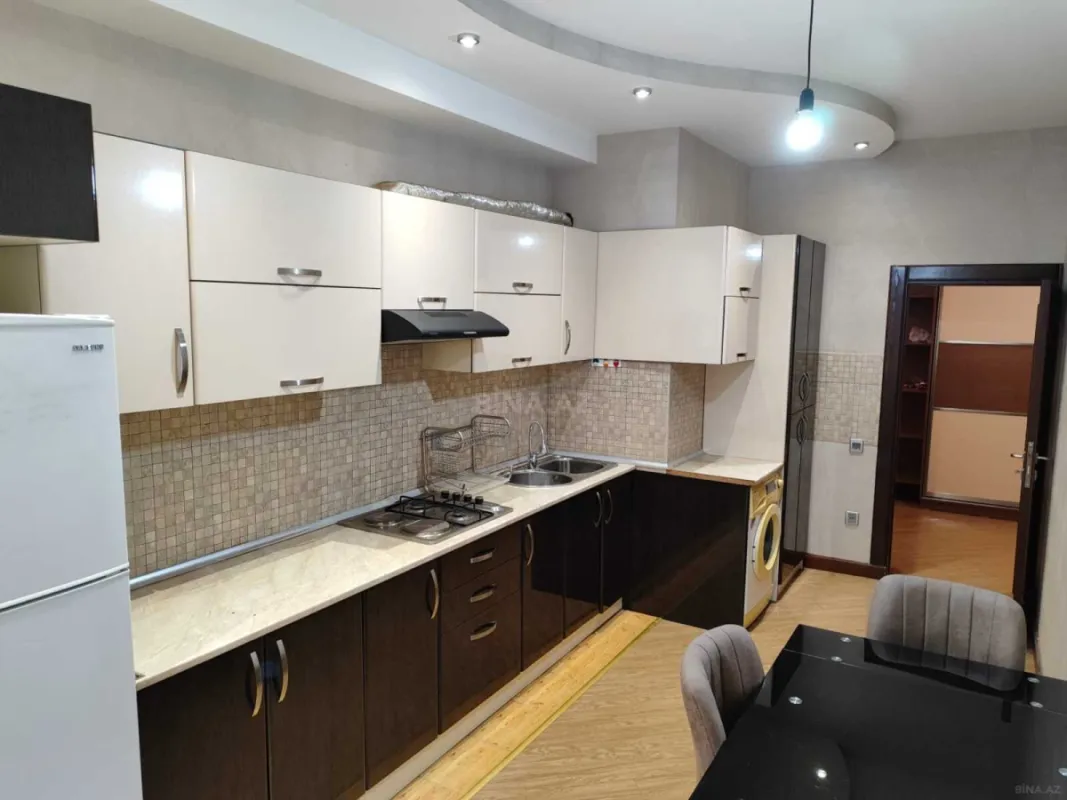 Satılır 3 otaqlı mənzil 121 m²