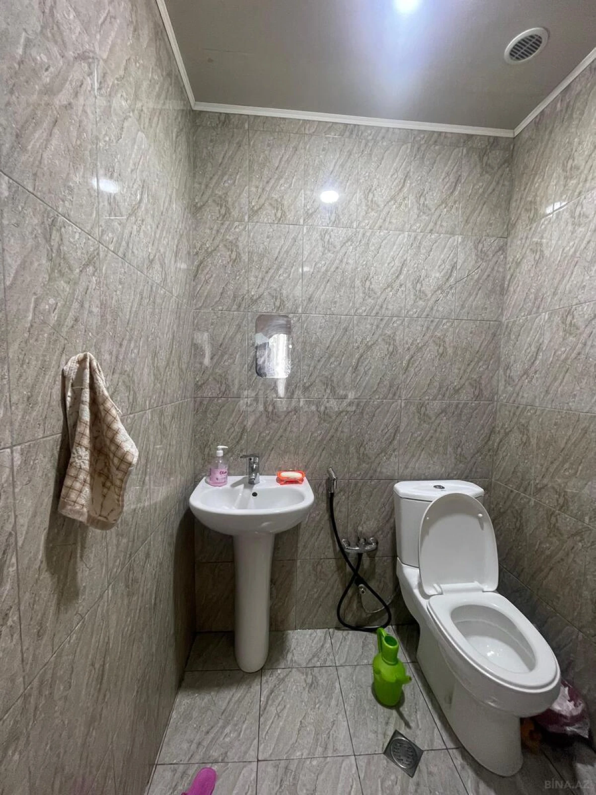 Satılır 4 otaqlı mənzil 93 m²