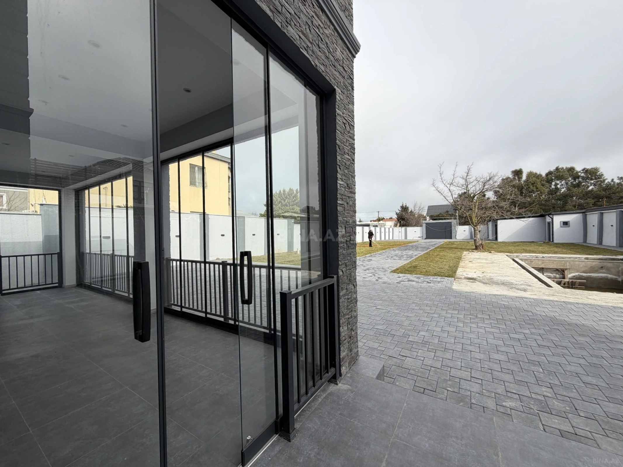 Satılır 6 otaqlı həyət evi 340 m²