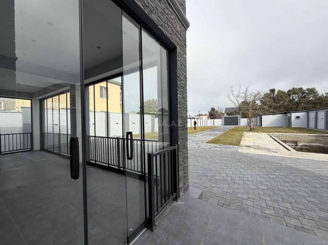 Satılır 6 otaqlı həyət evi 340 m²