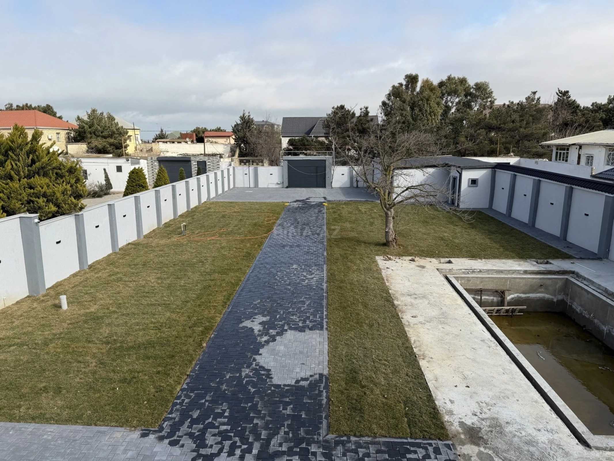 Satılır 6 otaqlı həyət evi 340 m²