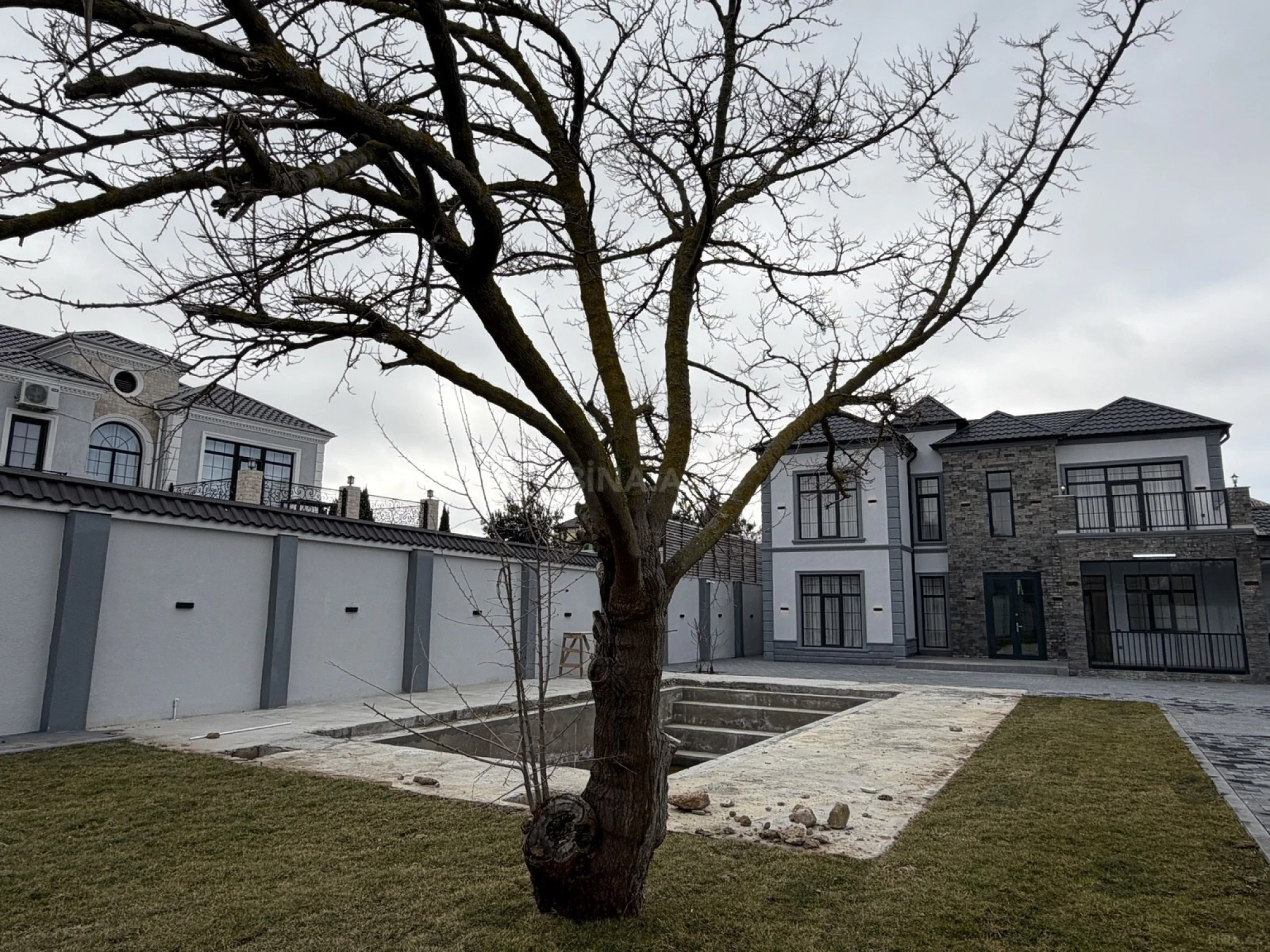 Satılır 6 otaqlı həyət evi 340 m²