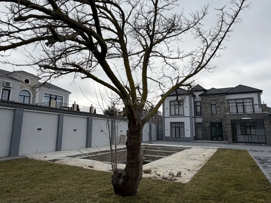 Satılır 6 otaqlı həyət evi 340 m²