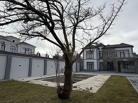 Satılır 6 otaqlı həyət evi 340 m²