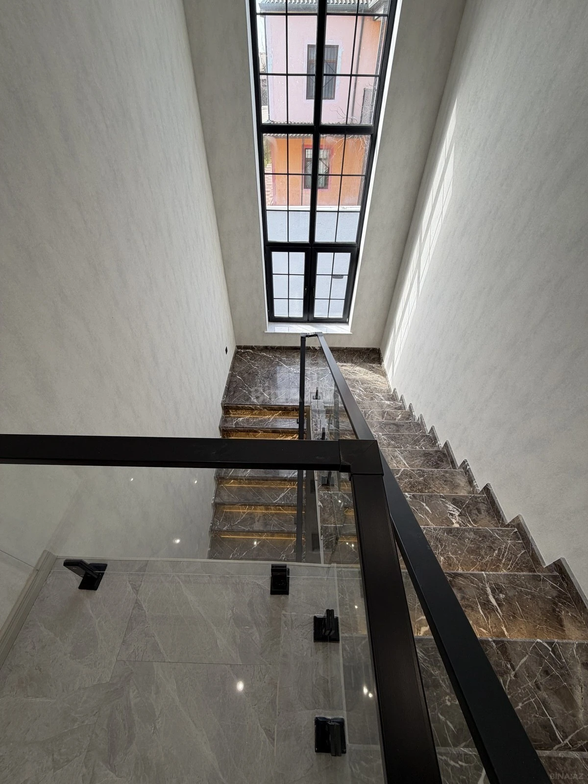 Satılır 6 otaqlı həyət evi 340 m²