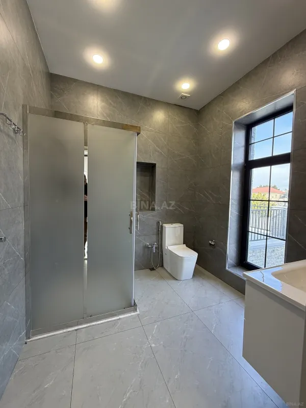 Satılır 6 otaqlı həyət evi 340 m²