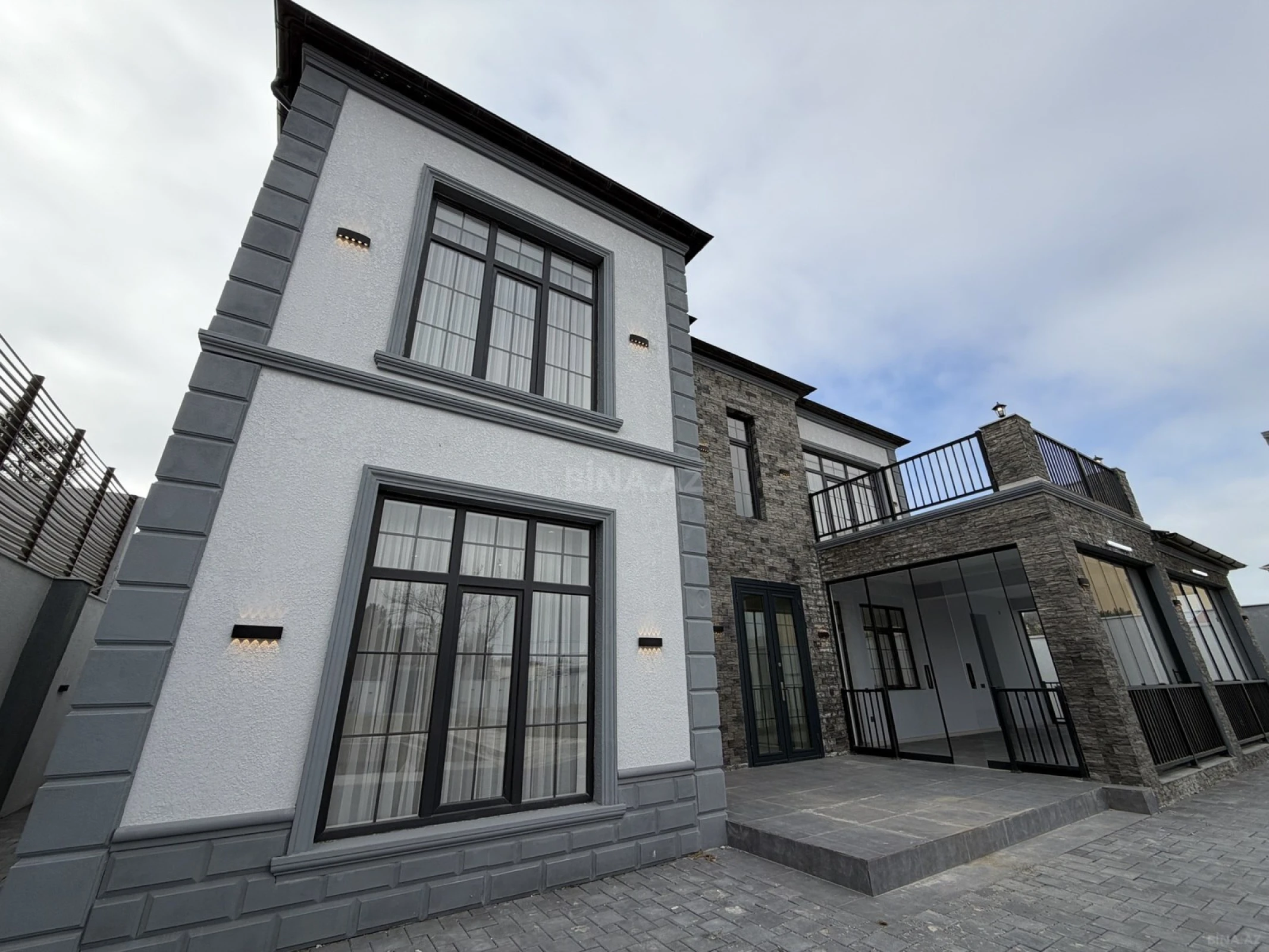 Satılır 6 otaqlı həyət evi 340 m²