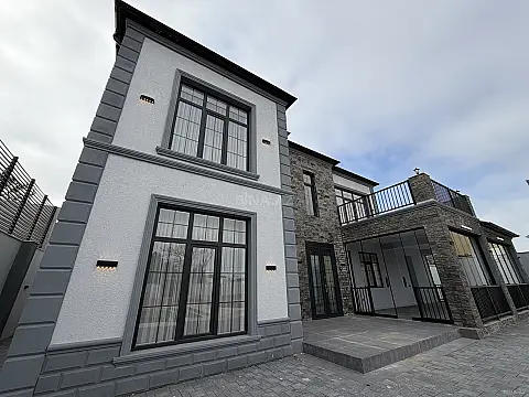 Satılır 6 otaqlı həyət evi 340 m²
